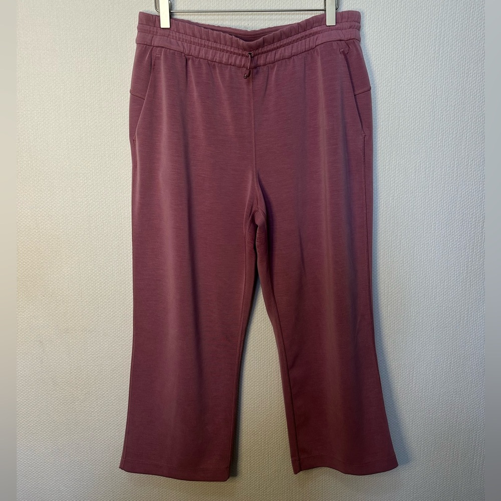 lululemon athletica Softstreme High-Rise Pant
Regular
